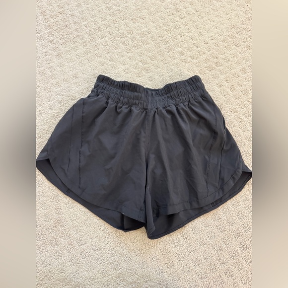 Lululemon shorts size 8 - Picture 2 of 4